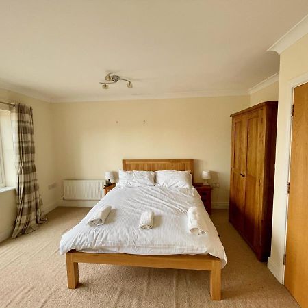 Manor House - Cosy Guesthouse Beside Farnham Hospital エクステリア 写真