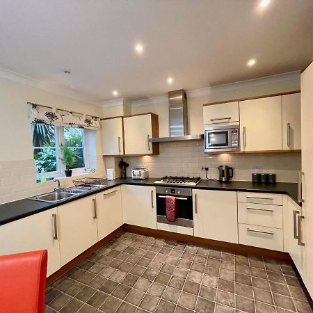 Manor House - Cosy Guesthouse Beside Farnham Hospital エクステリア 写真