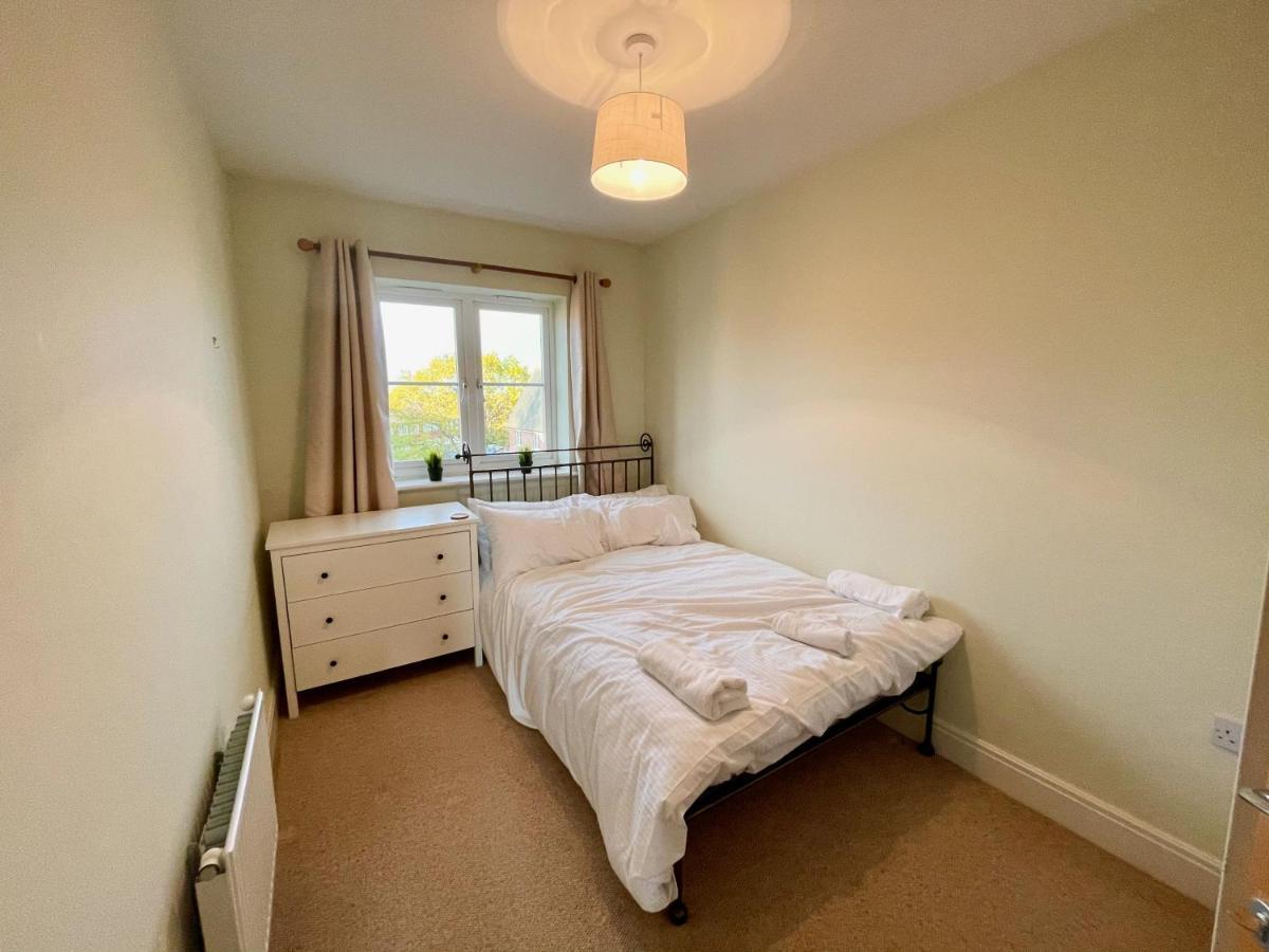 Manor House - Cosy Guesthouse Beside Farnham Hospital エクステリア 写真