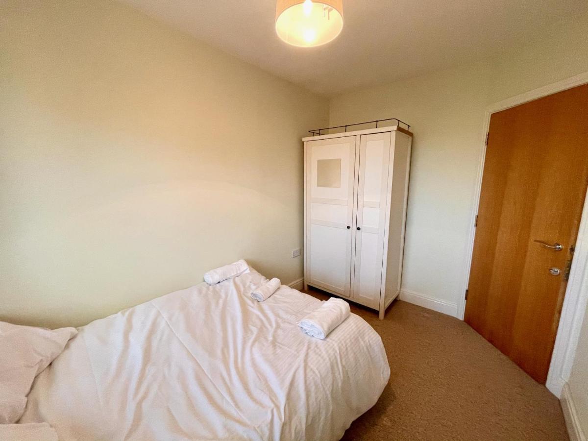 Manor House - Cosy Guesthouse Beside Farnham Hospital エクステリア 写真