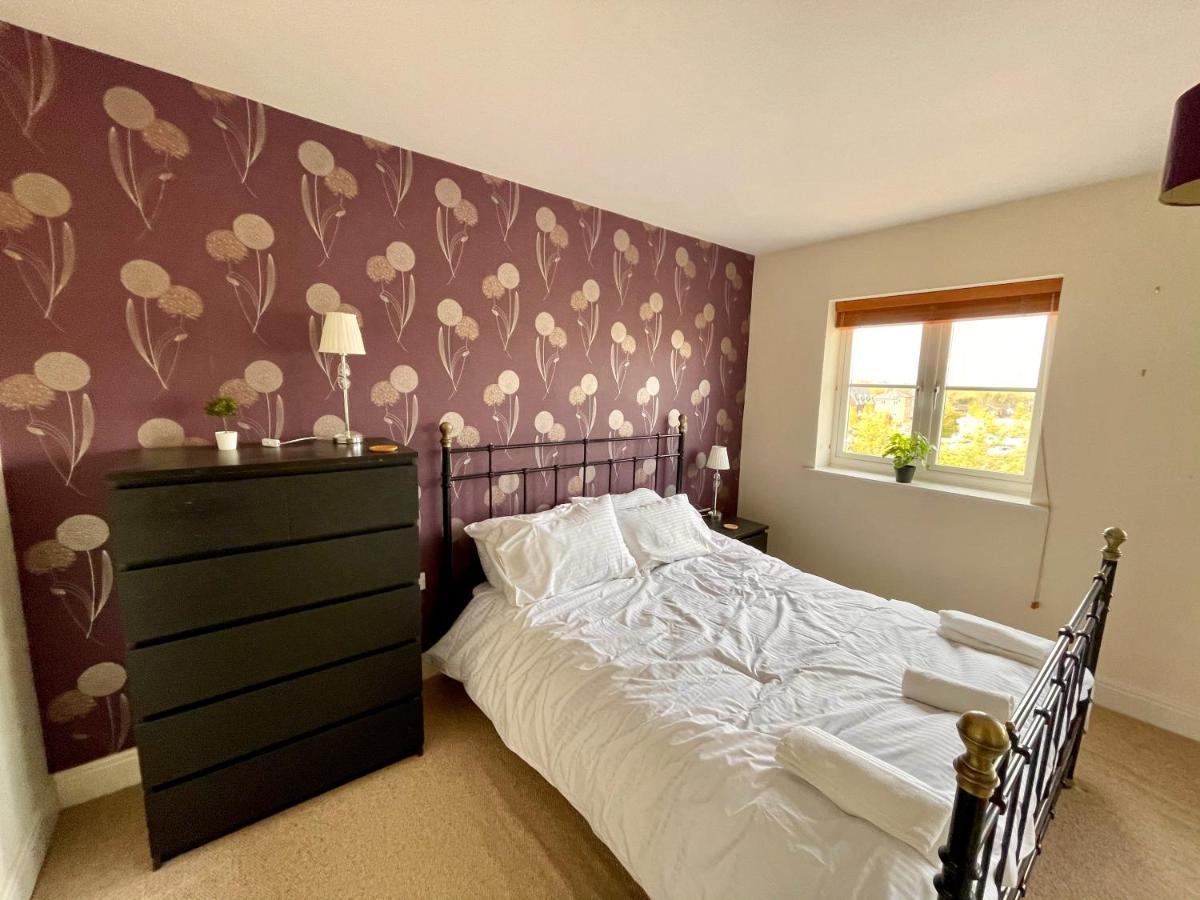 Manor House - Cosy Guesthouse Beside Farnham Hospital エクステリア 写真