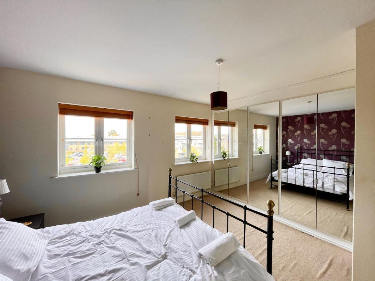 Manor House - Cosy Guesthouse Beside Farnham Hospital エクステリア 写真