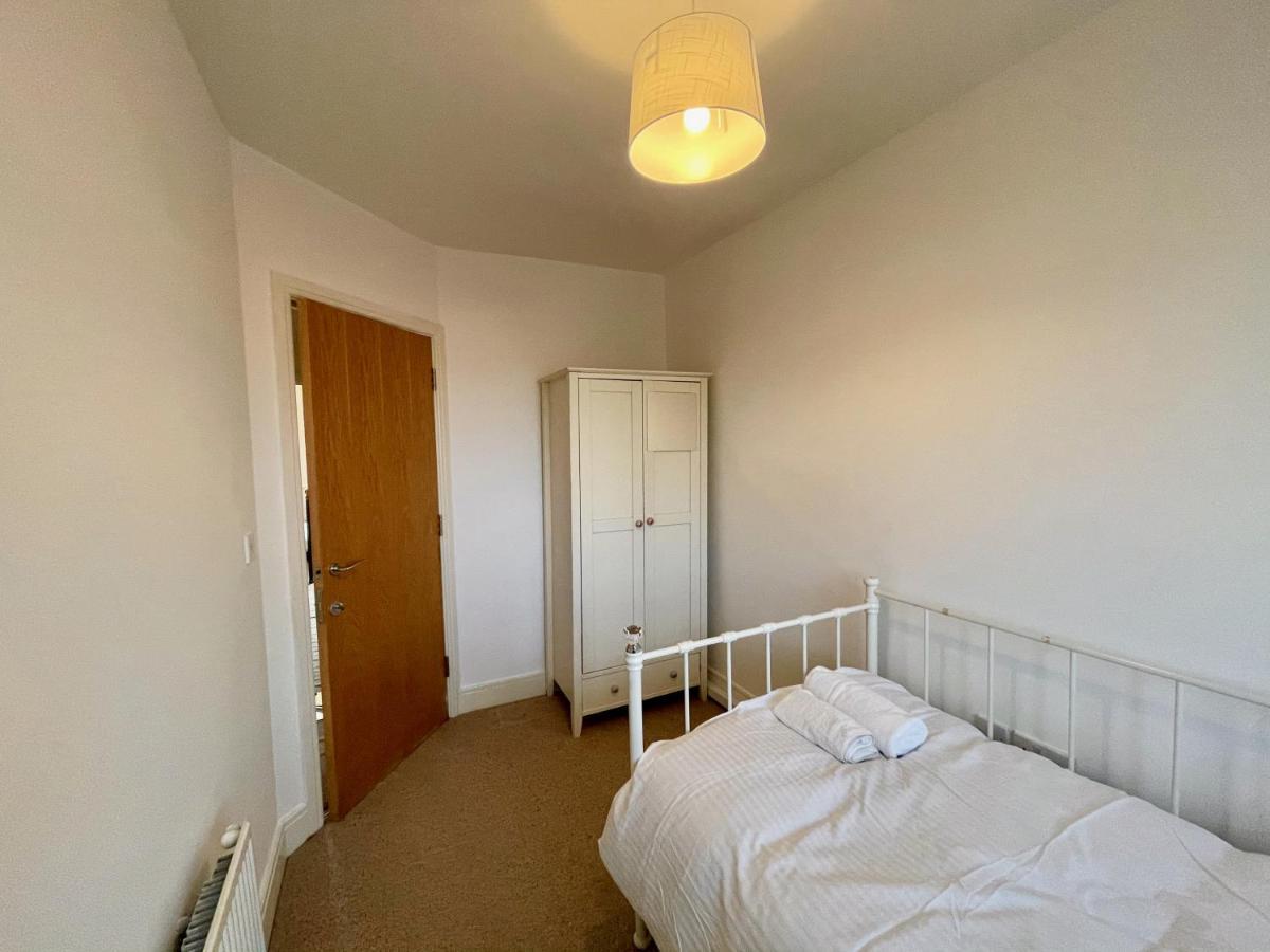 Manor House - Cosy Guesthouse Beside Farnham Hospital エクステリア 写真