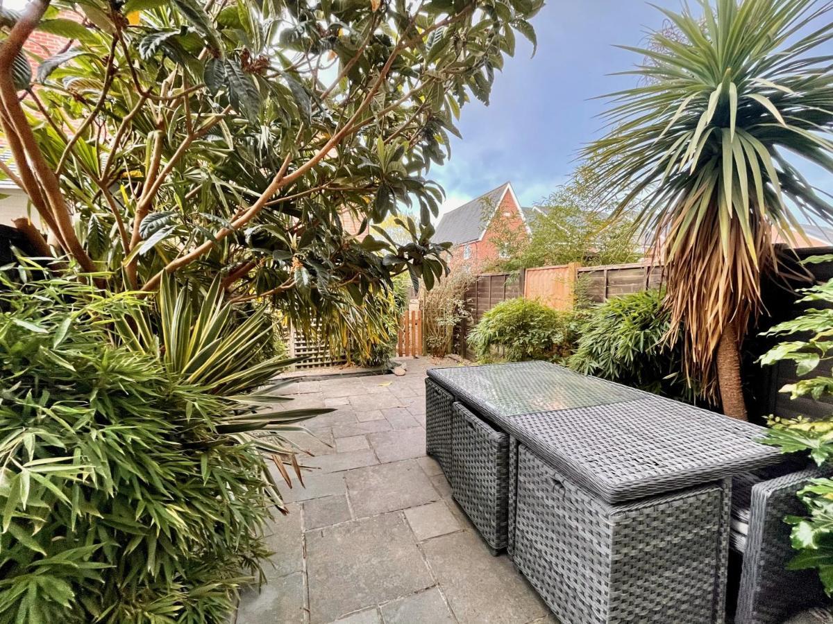 Manor House - Cosy Guesthouse Beside Farnham Hospital エクステリア 写真