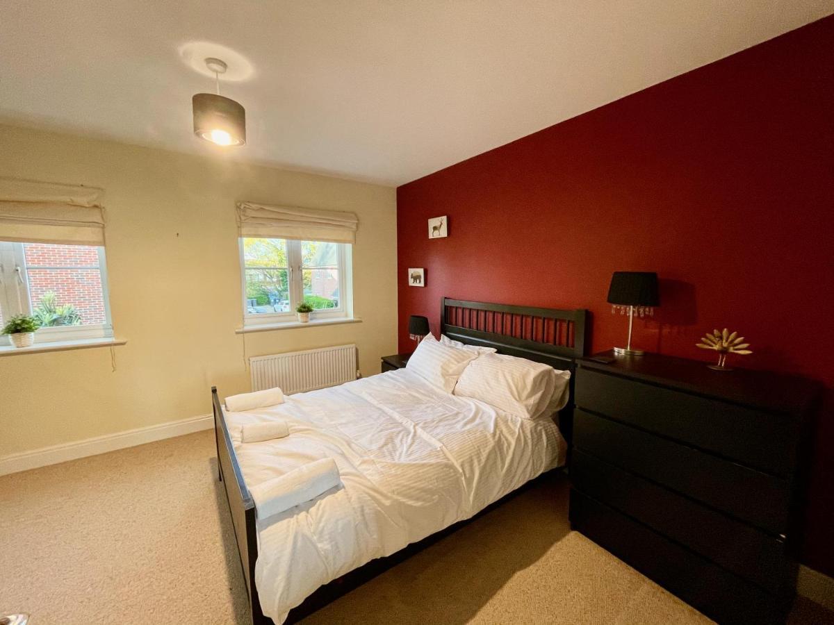 Manor House - Cosy Guesthouse Beside Farnham Hospital エクステリア 写真